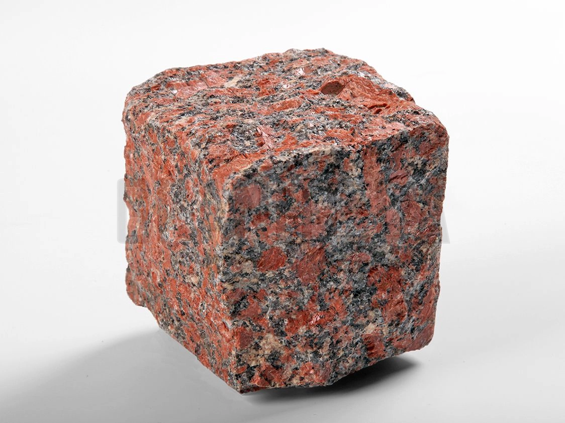 Bruschatka-iz-Kapustinskogo-granita-100x100x100-kolotaya-foto-1 Брусчатка из Капустинского гранита 100x100x100 колотая — изображение 1