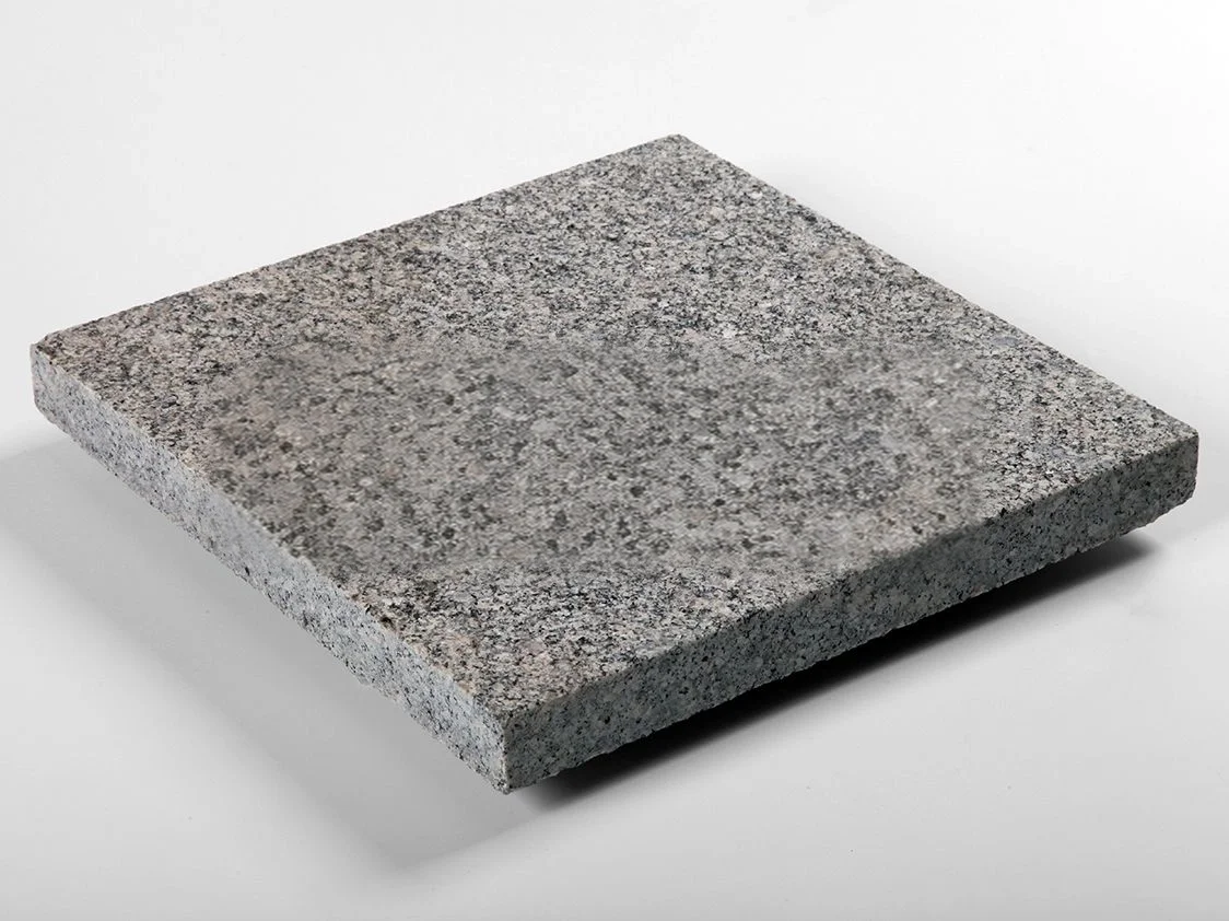 Plitka-iz-Tanskogo-granita-300x300x30-termoobrabotannaya-foto-1 Плитка из Танского гранита 300x300x30 термообработанная — изображение 1