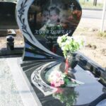 Детский резной памятник с сердцем №52-001