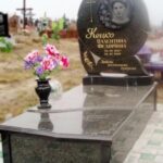 Памятник из зеленого гранита в форме цветка №14-016
