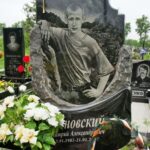 Эксклюзивный памятник скала в Киеве №14-051