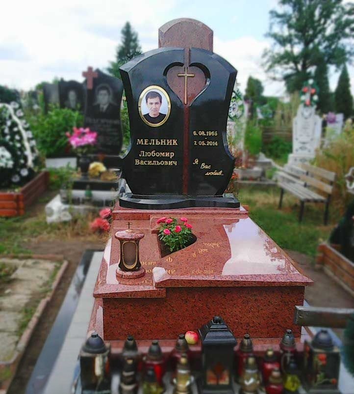 Католический памятник Современный красивый памятник из красного гранита в европейском стиле, Фото №75-042 — изображение 1