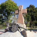 Козацький хрест з світло-червоного гараніту  №65-000