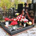 Памятник гранитный волейболисту на могилу №74-001