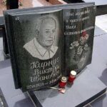 Памятник в форме книги из черного гранита  №13-028