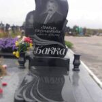 Престижный памятник из черного гранита №13-057