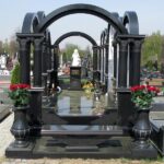 Семейный пантеон арочного типа, фото №62-001 на кладбище